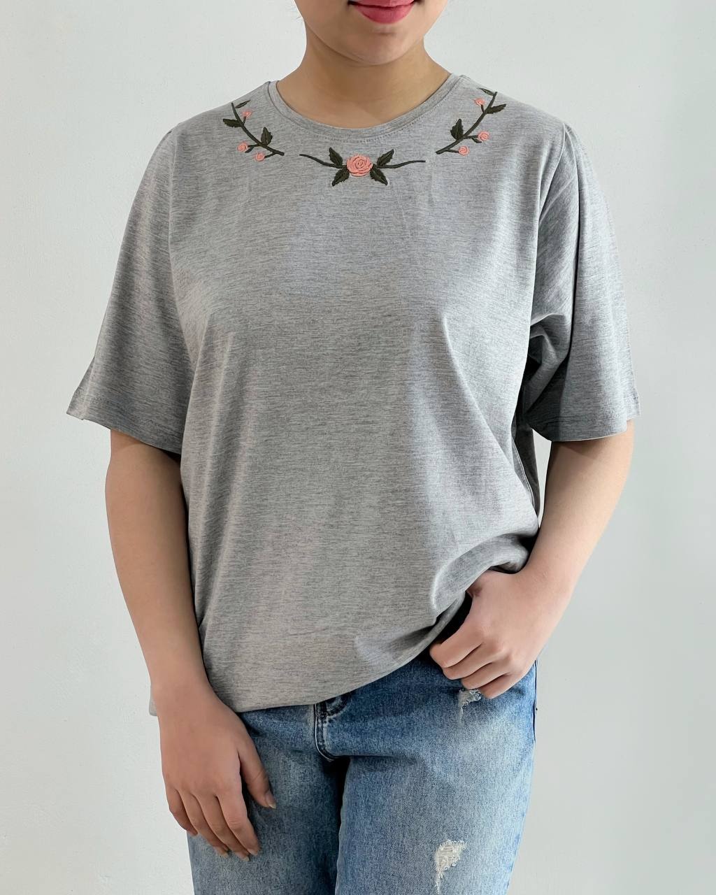 تیشرت-ساده-سرشانه-چین-گلدوزی-کد-4743