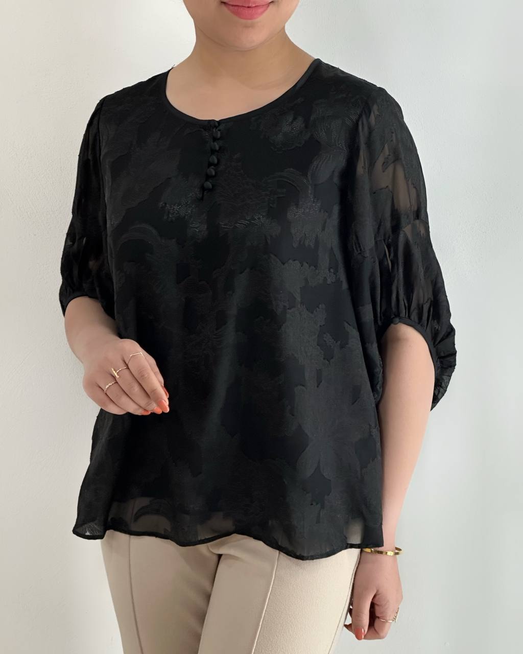 شومیز-حریر-ساتن-گل-برجسته-کد-4825